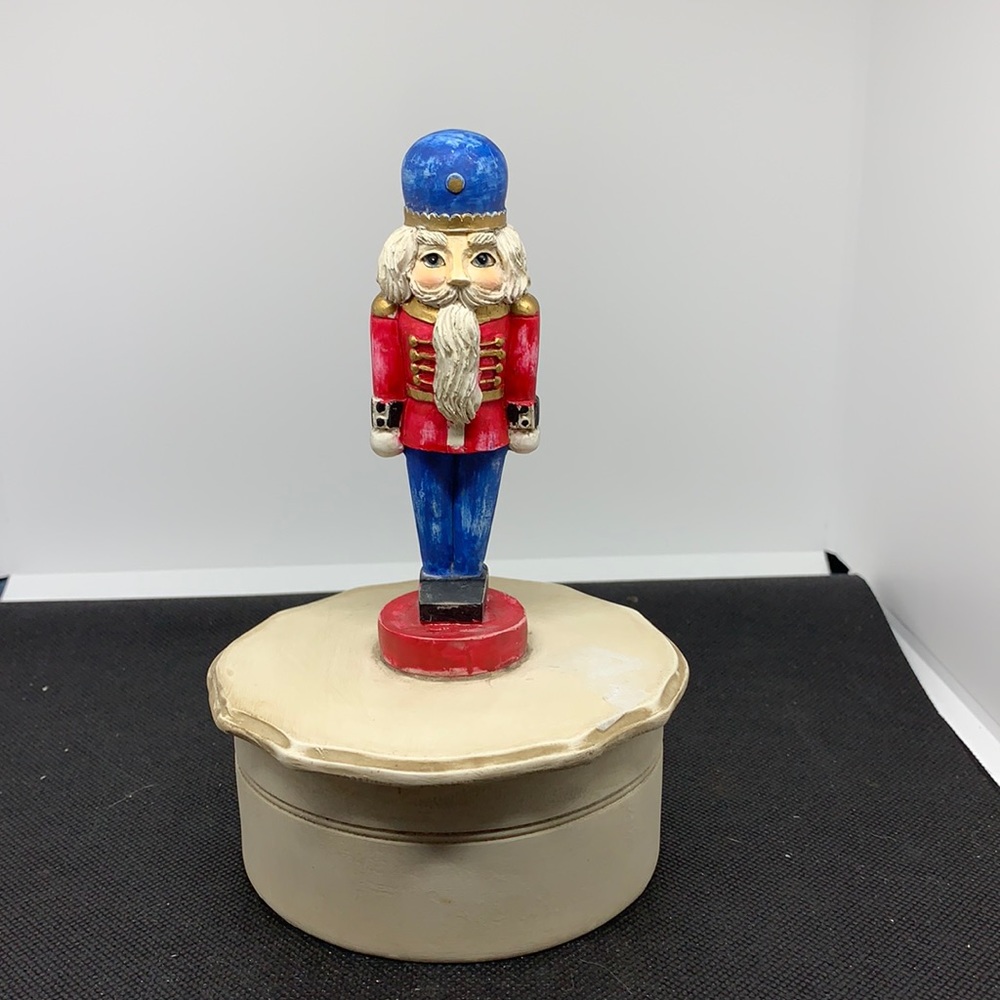 Hen-Feathers Nutcracker Lidded Trinket Dish GUC